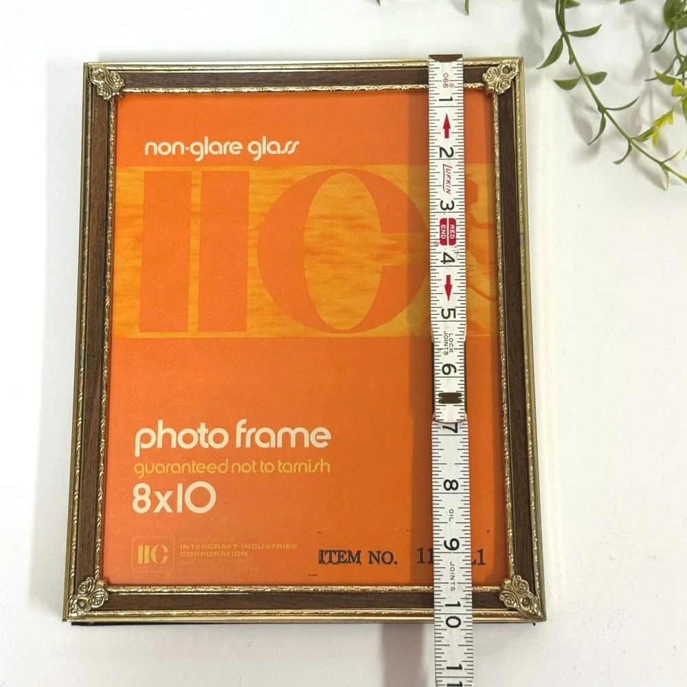 Vintage 8x10 Ornate Gold Wood Grain Photo Frame Non-Glare Intercraft Industries